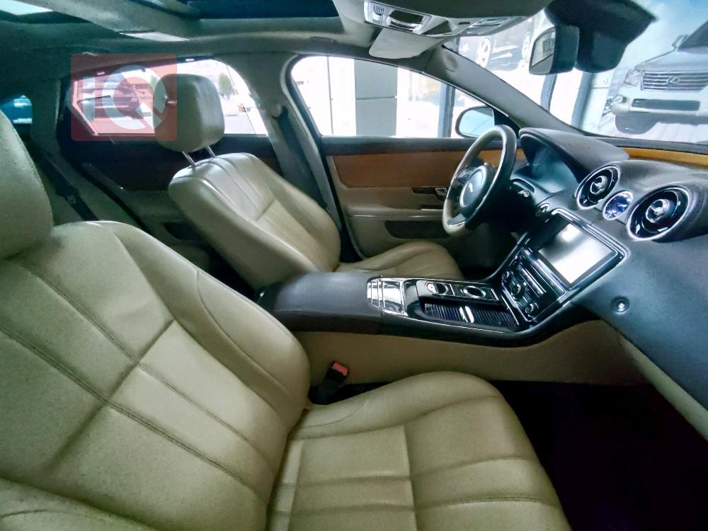 جاكوار XJ